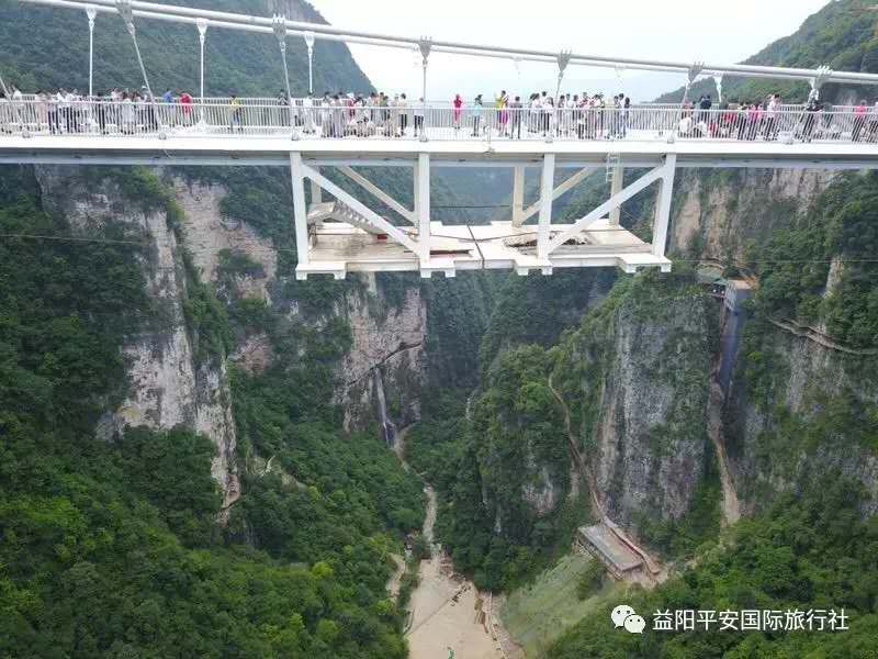 　張家界大峽谷、玻璃橋、黃龍洞品質(zhì)純玩兩日游c2